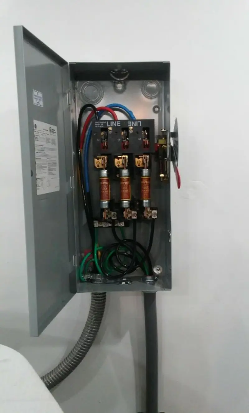 Three-phase disconnect switch installed for Smoke Detector Installation in Orlovista